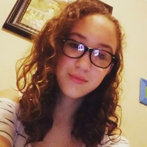 Meet your Posher, Alexis C.